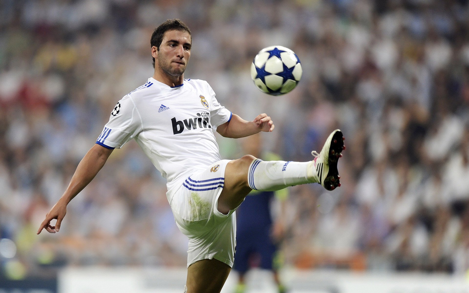 kaiyun-“英超战场火热，追逐冠军不言放弃”，英超争4